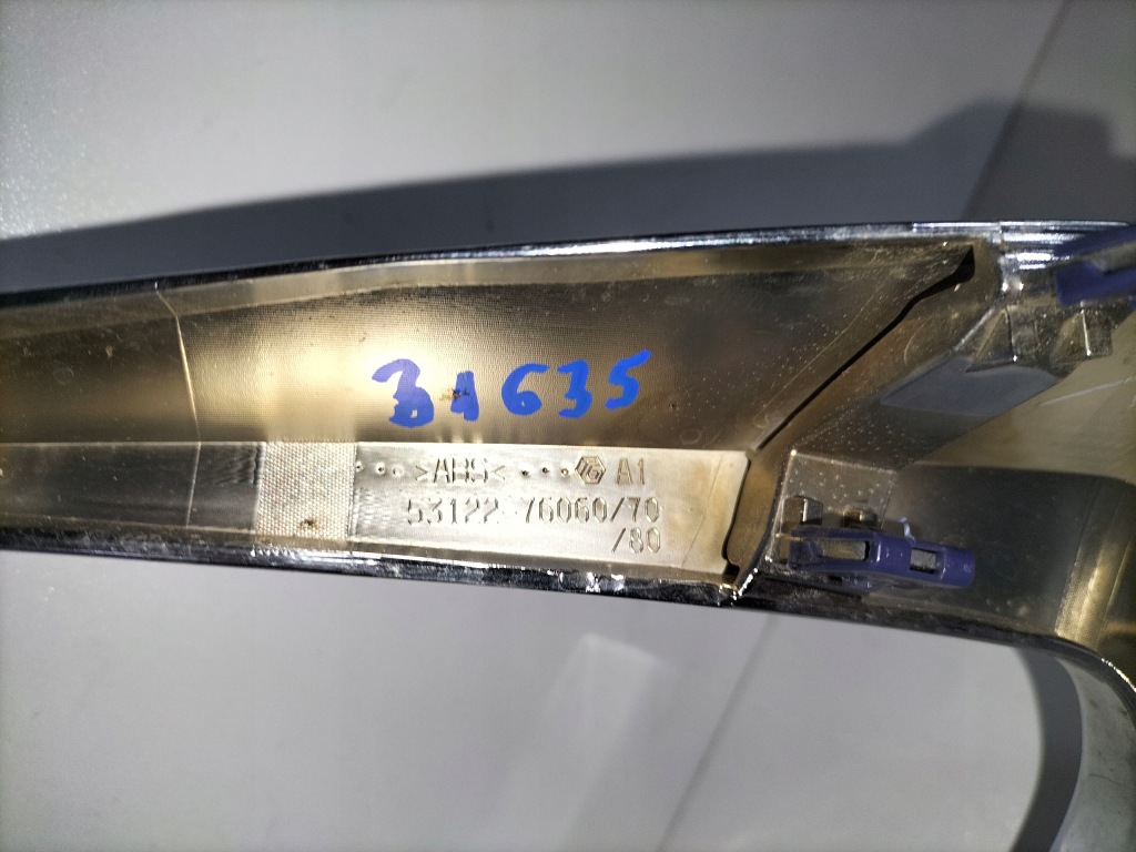 Молдинг решётка хром lexus ux 18- Цена