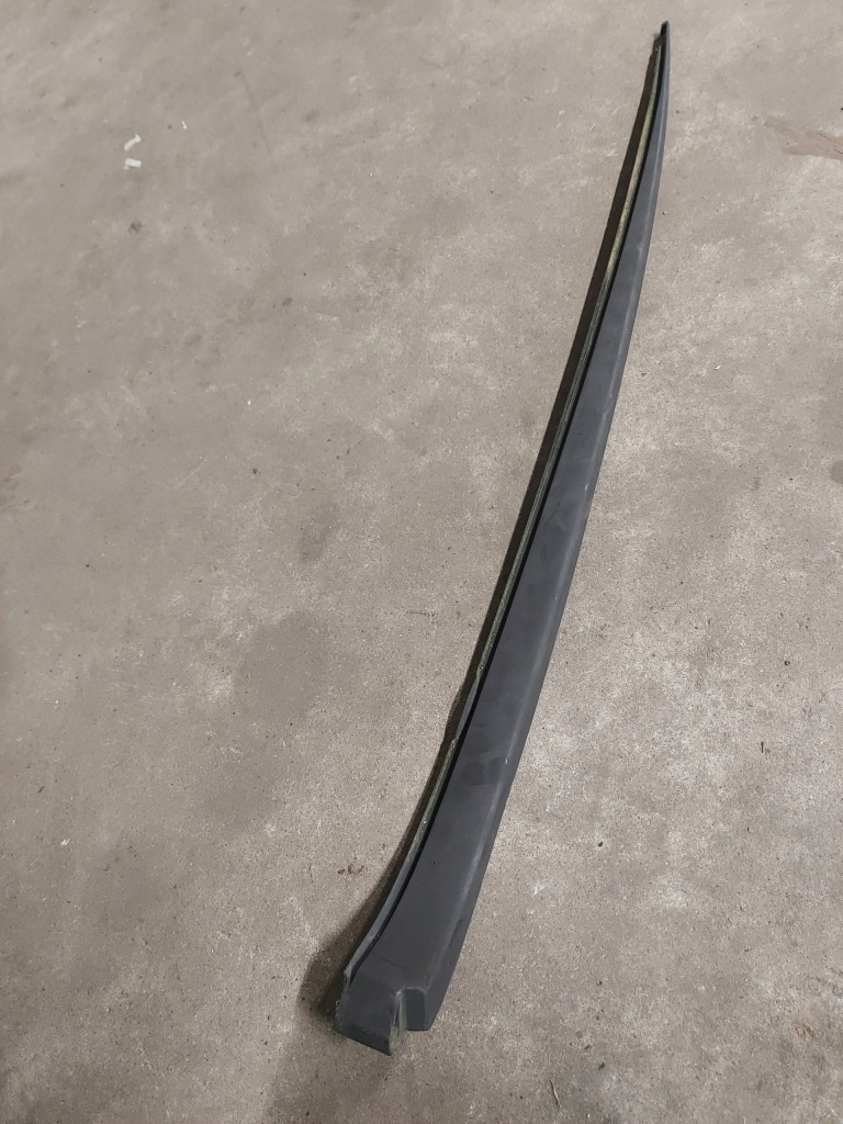 фото №1, Молдинг стекло лобовое левая golf v plus 5m0854327d