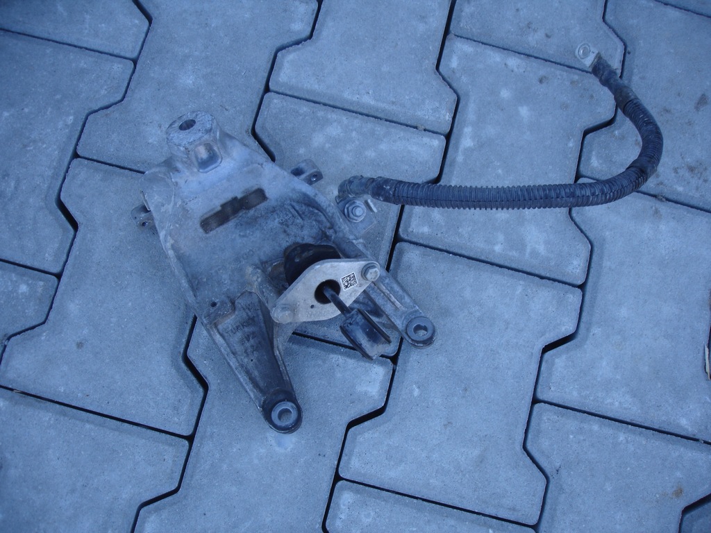 фото №1, Кронштейн двигателя audi a6 c8 4m0199308bq