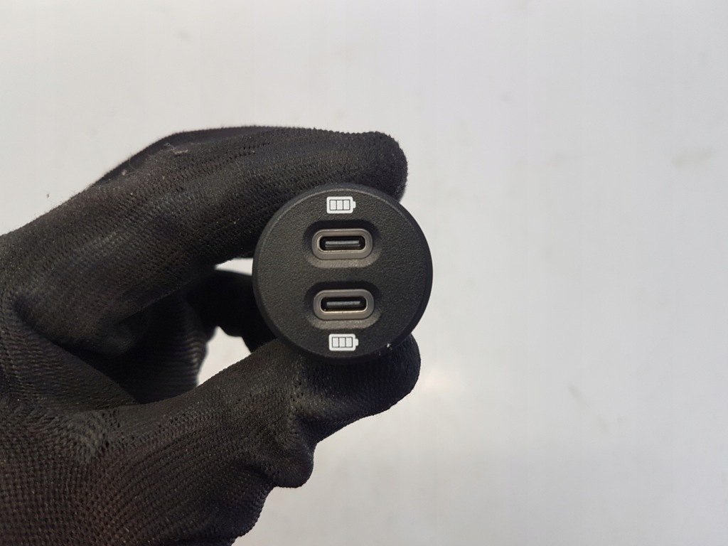 фото №1, Porsche macan lift 95b разъём usb 95b035252b