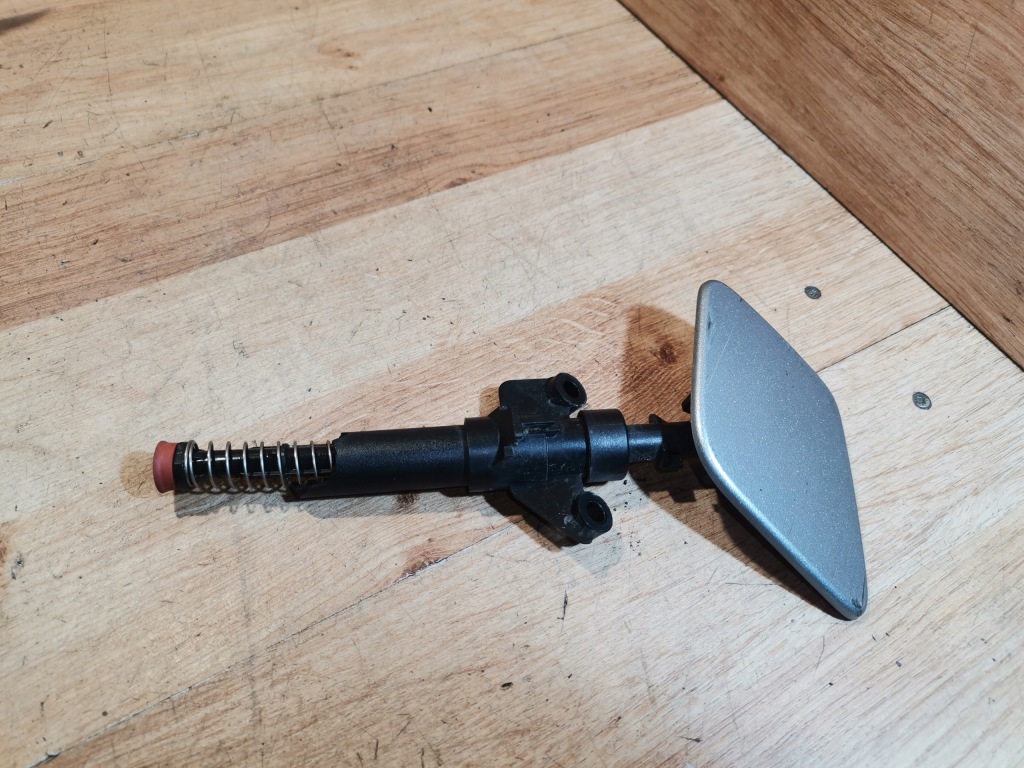 Омыватель + заглушка лампы левый перед volvo v40 ii d2 31283734 описание !!! с Разборки