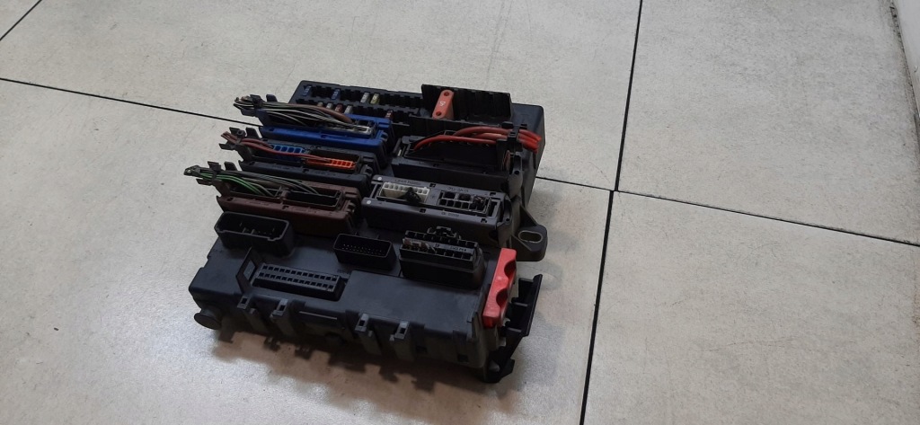 Коробка запобіжників vectra c 1.9 460023260 Зі Шроту