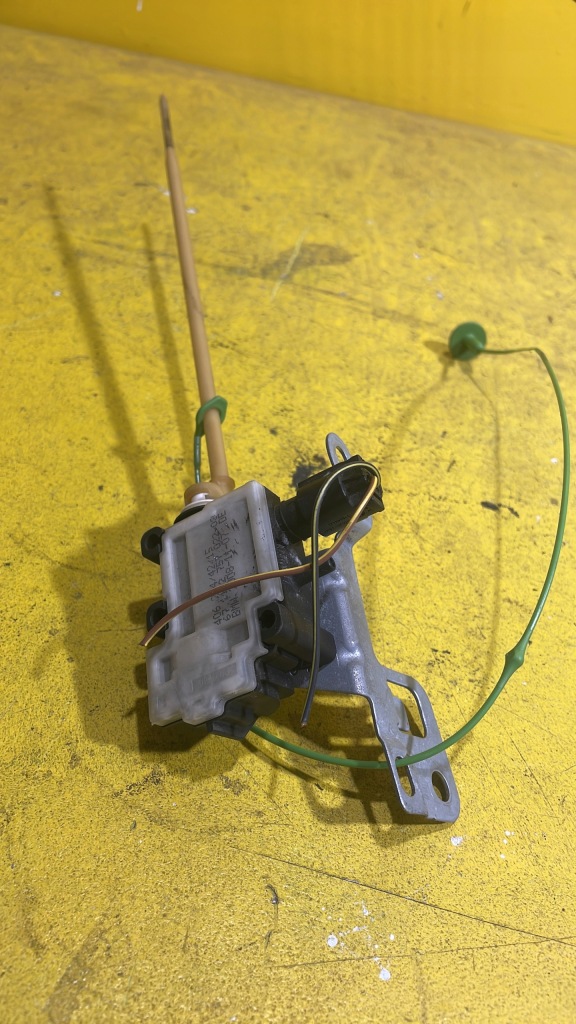 фото №1, Mini cooper r56 привід кришка заливної пального 757022-03