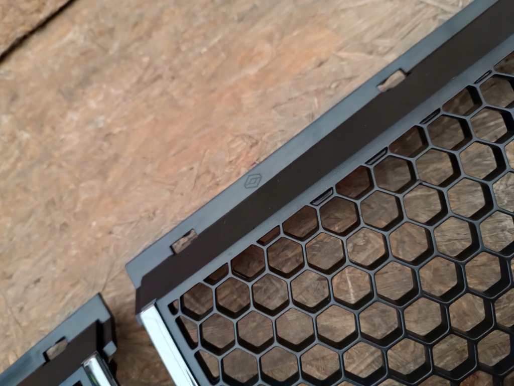 фото №3, Renault trafic ii 8200204453 8200204452 решітка радіатора решітка радіатора ліва права перед