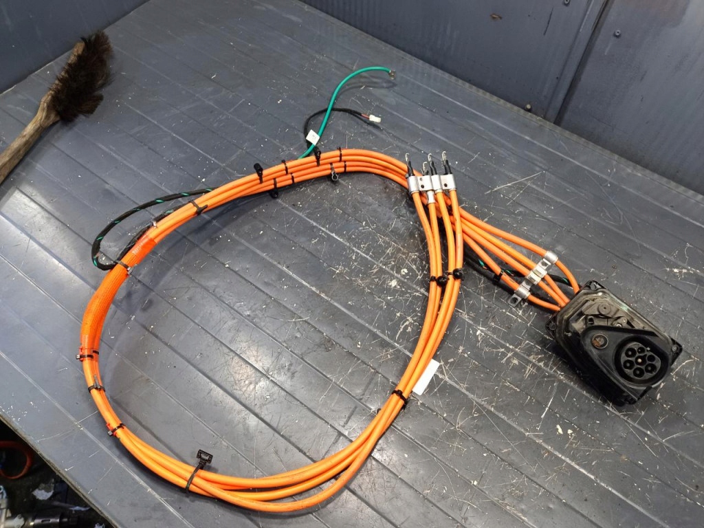 фото №5, Разъём зарядки с шланги 1061353-00-f 1087054-10-d tesla model s lif