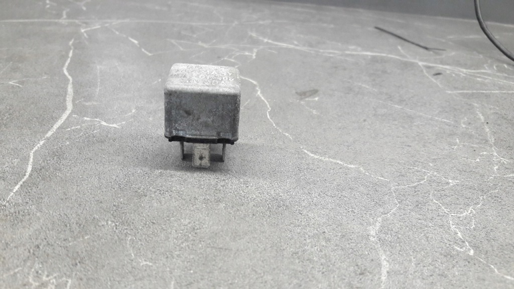 0332014406 реле bmw e9 e21 e12 bosch Цена