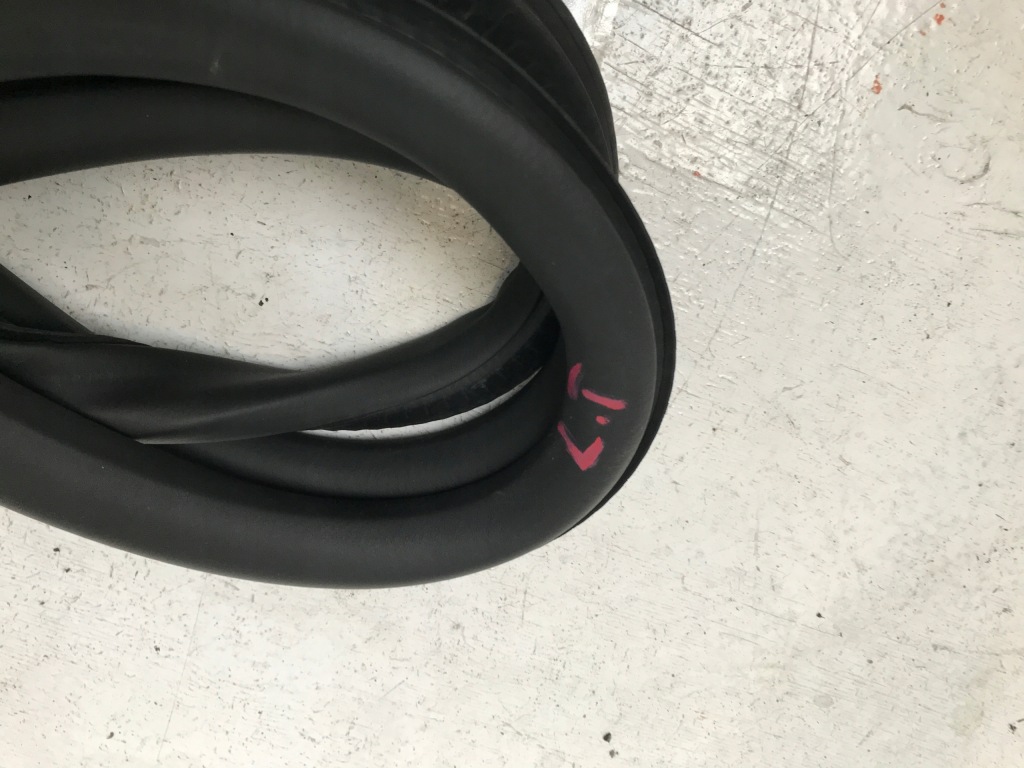 фото №2, Alfa romeo stelvio прокладка двері задня ліва кузовна oryg демонтаж