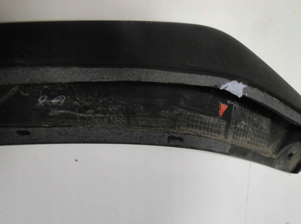 Mercedes amg gt r 190 спойлер нижний правый Оригинал