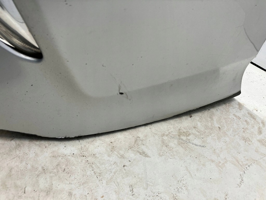 Prius iv комплектний  бампер передній перед без  pdc 1f7 Оригінал