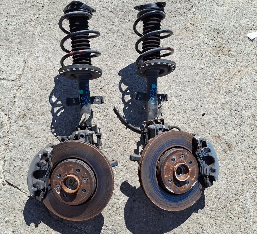 фото №1, Поворотный кулак ступица амортизационная стойка перед renault captur i 1.2 tce