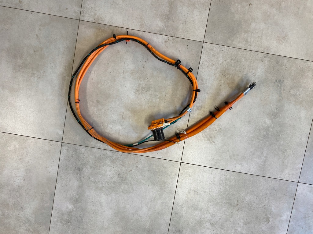 фото №1, Tesla model s 13r. разъём шланг зарядки typ2