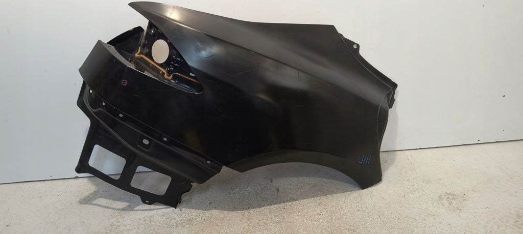 Купити Крило обшивка правий задні tesla model s