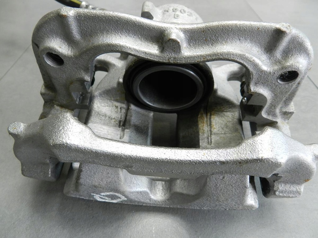 фото №6, Bmw 2 gt f46 218i суппорт левый перед