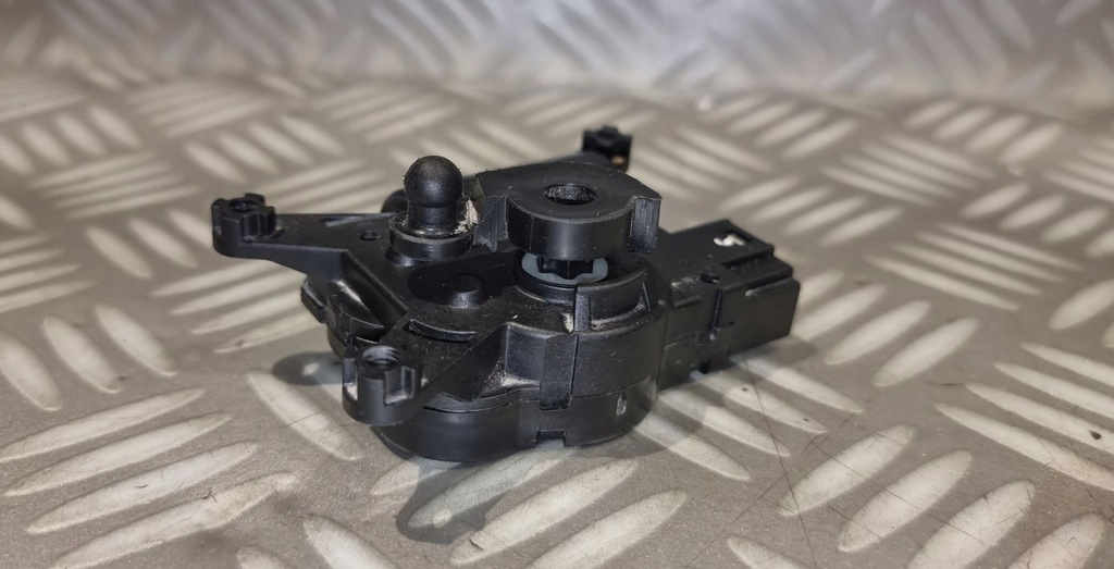 фото №6, Vw multivan transporter t5 t6 моторчик кришки обігрівача задня 7e0907512a