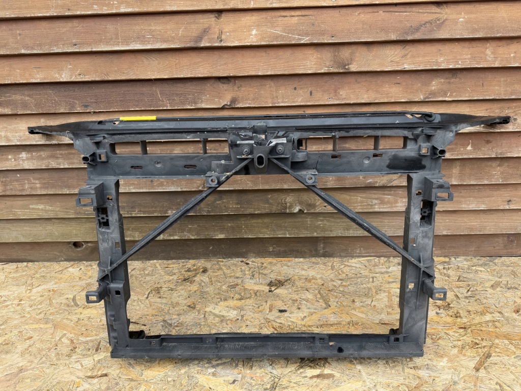 фото №1, Pas передний усилитель skoda octavia iii 5e0805588