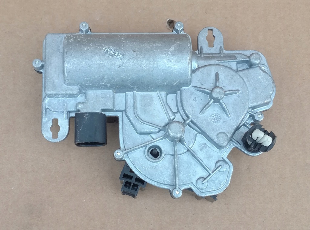 фото №1, Audi q7 4m доводчик крышки 4m0827887c