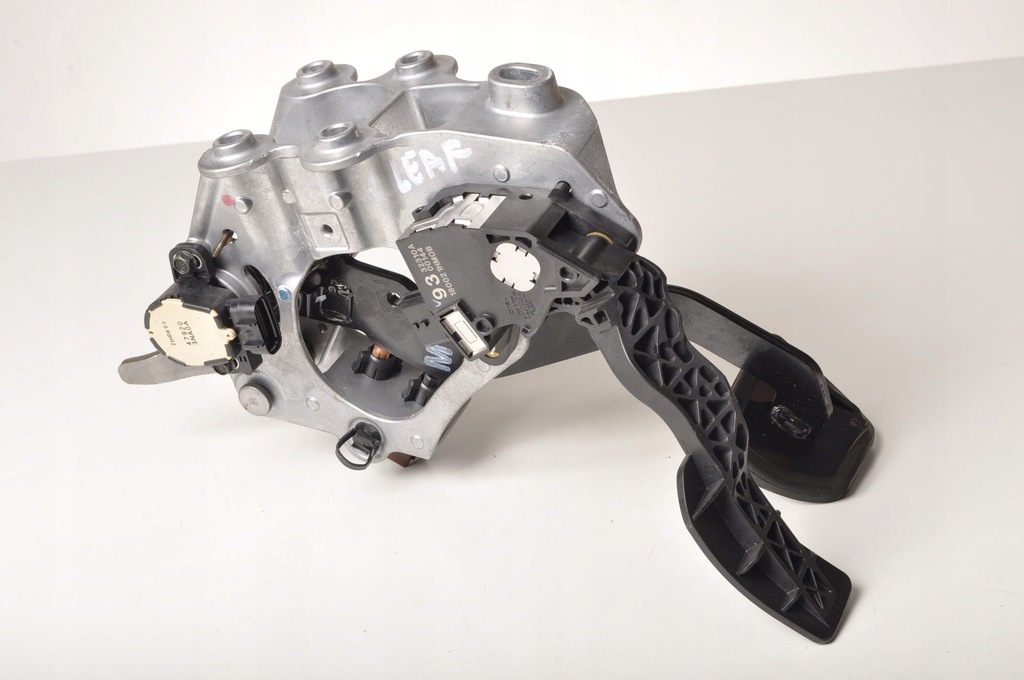 фото №8, Nissan leaf i ze0 педаль тормоза gaz датчик 47920 3na0a