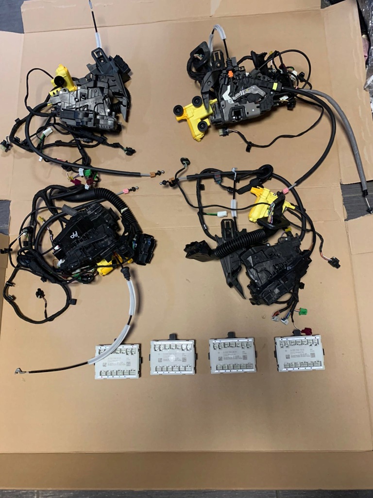 фото №1, Доводчики kpl.drzwi +замки модулі mercedes s w223 1