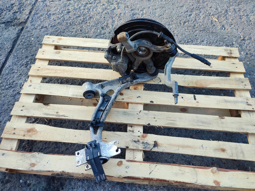 фото №1, Mercedes w156 gla передня права поворотний кулак важіль амортизатор