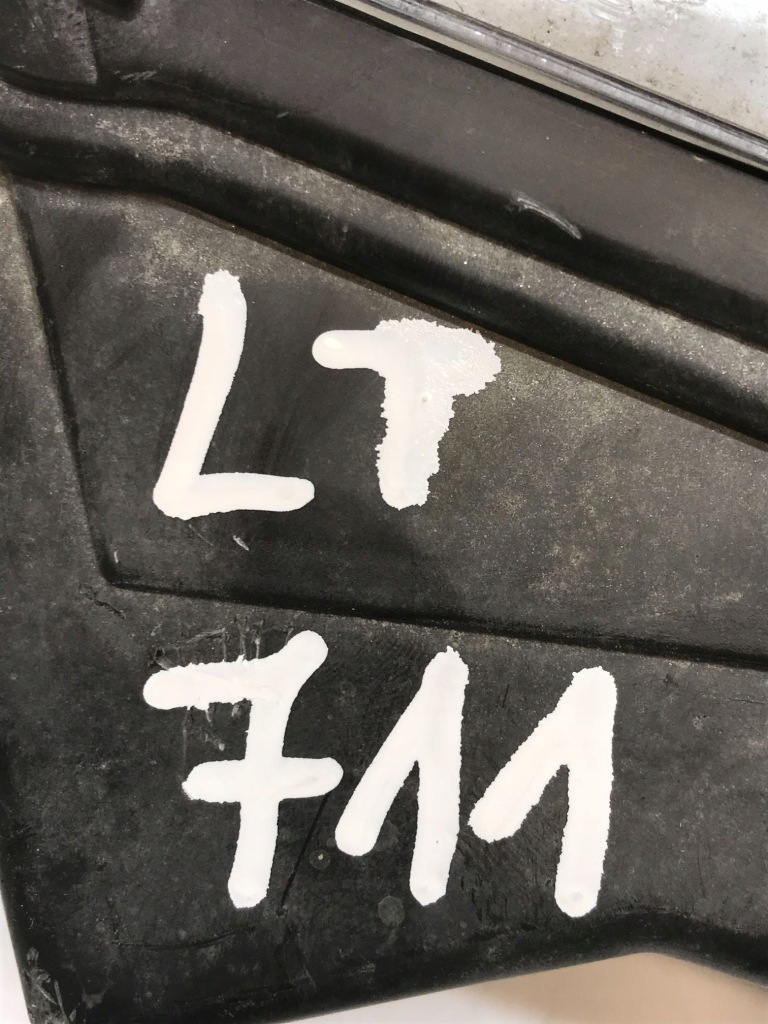 Tesla model 3 y рестайлінг  протитуманна фара led правий 1624798-00-a Оригінал