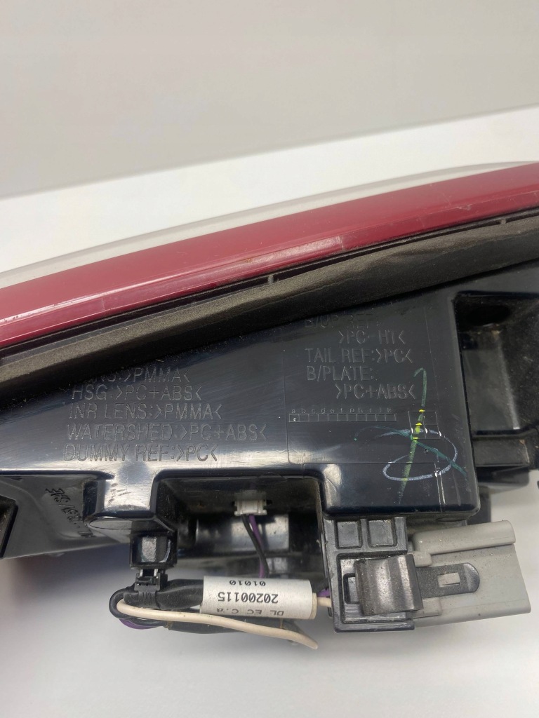 Chevrolet malibu 2020 лампы задние Недорого