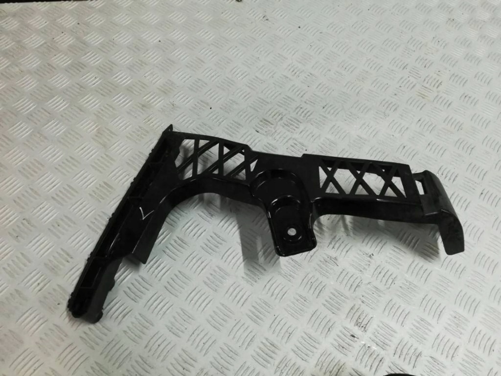 Купити Ll напрямна бампера правий задня mercedes cla 118