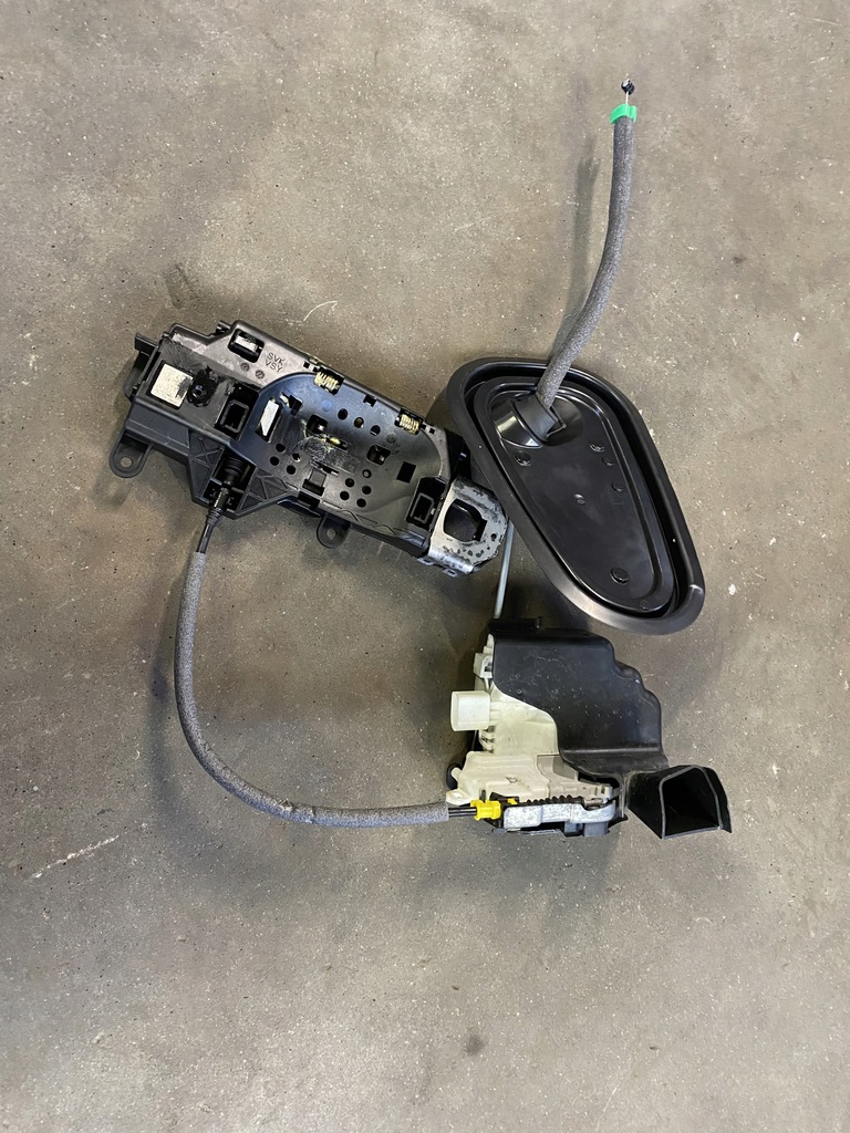 фото №1, Audi a4 b9 замок дверь левый передний комплект