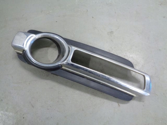 фото №1, Pajero iv 15 lift рамка противотуманной фары правая 6400g122