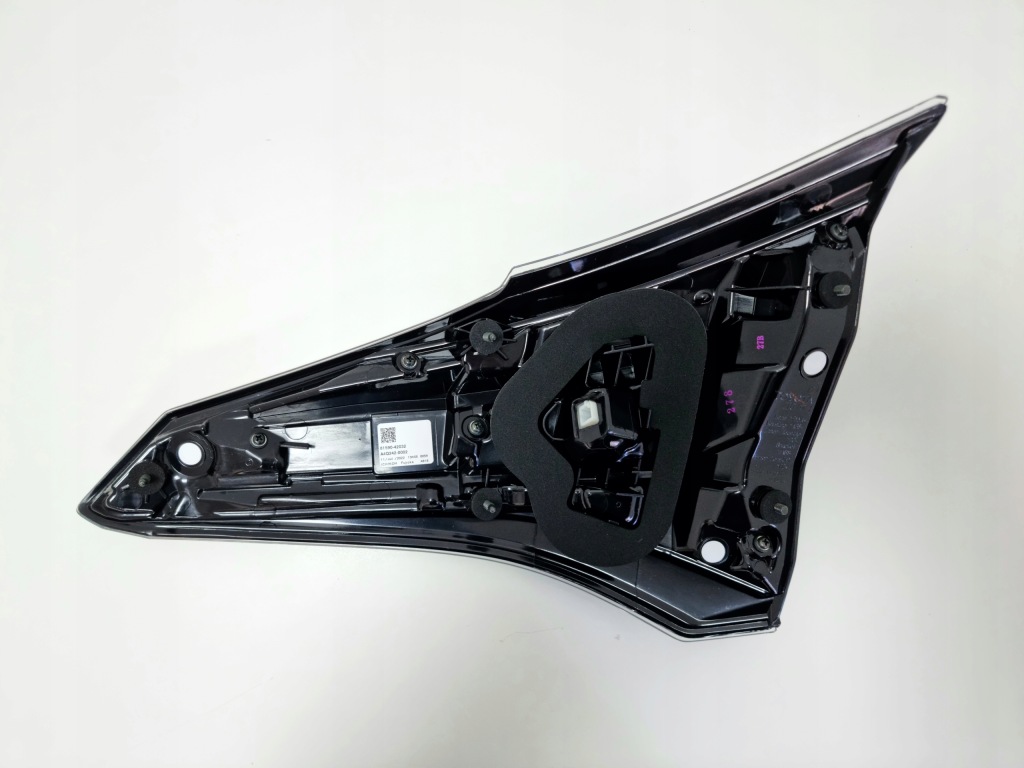 Фара задний  левая led оригинальный номер 8159042032 toyota Доставка