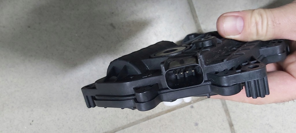 фото №6, Kia ceed iii lift 21- kombi замок кришки багажника доводчик