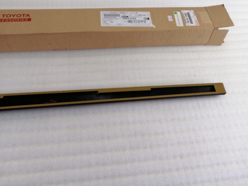 фото №4, Toyota corolla молдинг дверь правая