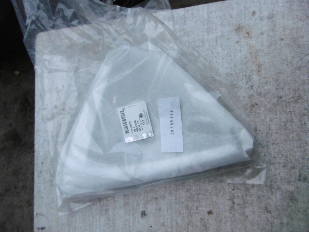 фото №1, Opel insignia b заглушка трикутник крила 39107899 оригінальний номер