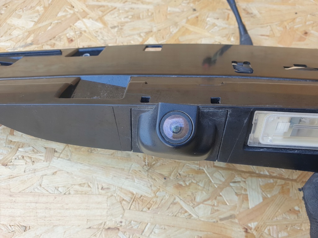 фото №6, Dodge grand caravan накладка кришки багажника камера