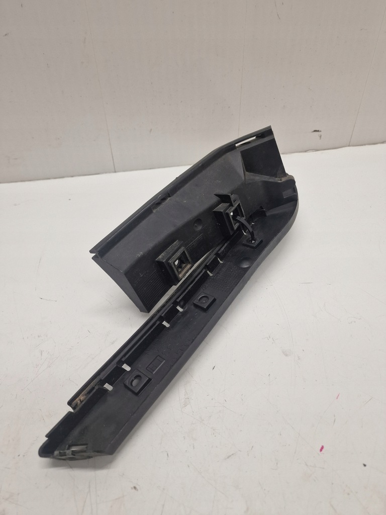 фото №1, Volvo v50 направляющая бампера левый задняя