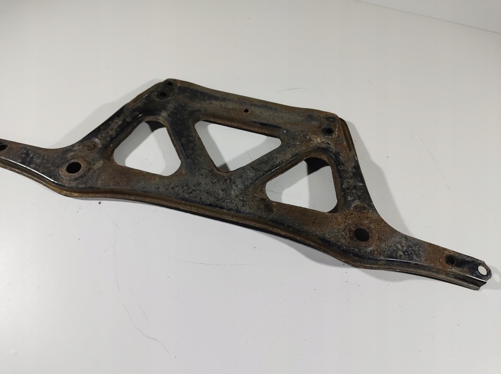 фото №16, Lexus is300h 13r кронштейн подрамник подрамник