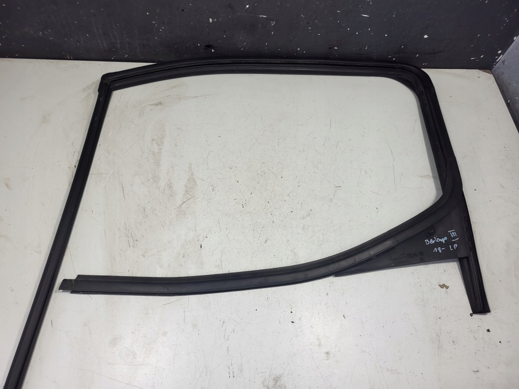 фото №7, Прокладка направляющая стекло левый перед citroen berlingo iii 18- 9818023580