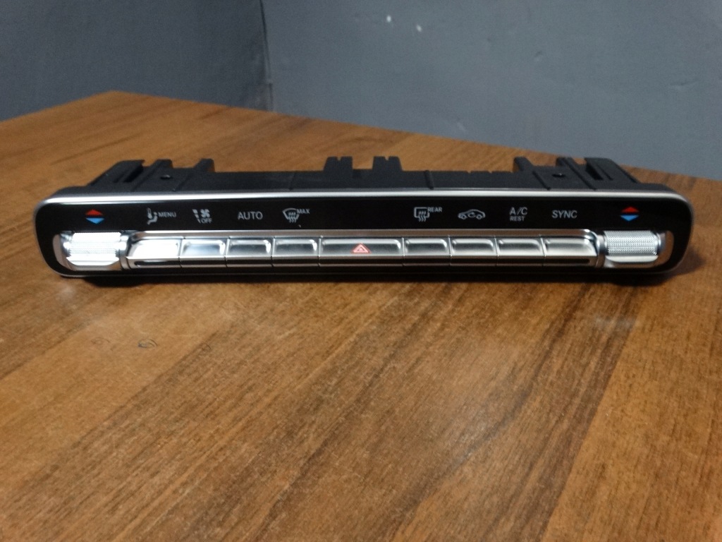 фото №1, Панель кондиціонера mercedes w167 1