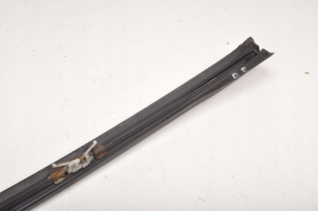 фото №6, Volvo xc70 ii молдинг скло передньої лобове 30753553 права