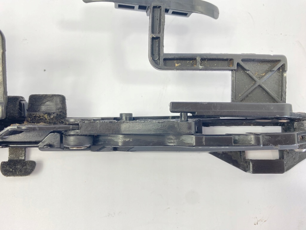 Напрямна люк ліва mercedes w124 w201 190 1247820512 пошкоджена Доставка