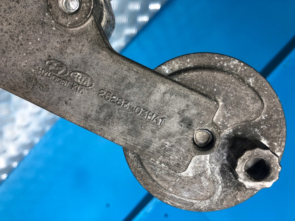 фото №2, Kia niro 1,6 hybrid натяжитель ремень ролик