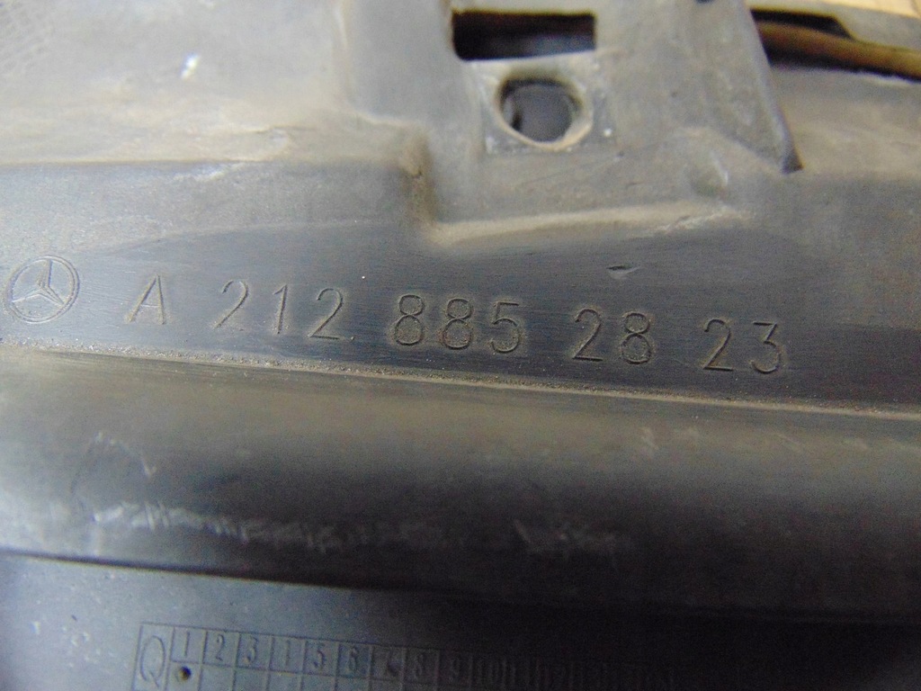фото №10, Mercedes-benz оригінальний номер a2128852823 решітка вентиляційна, бампер