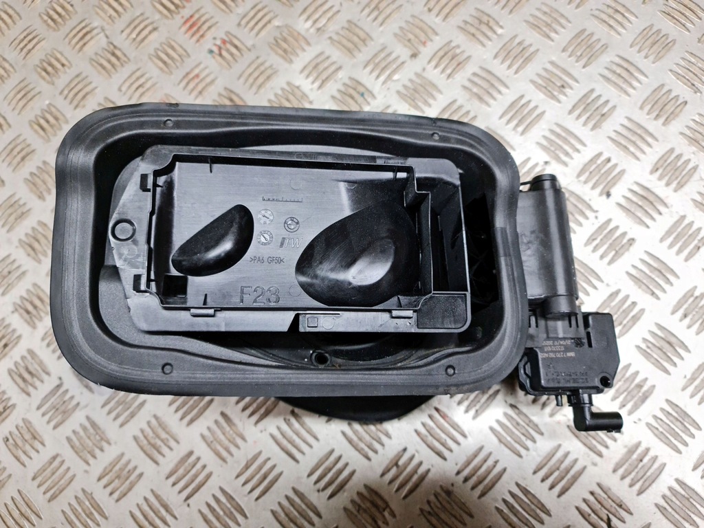 фото №1, Заливная горловина топлива крышка bmw 2 f23 cabrio 14-