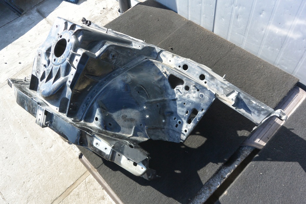 фото №4, Maserati quattroporte четверть правая перед чашка