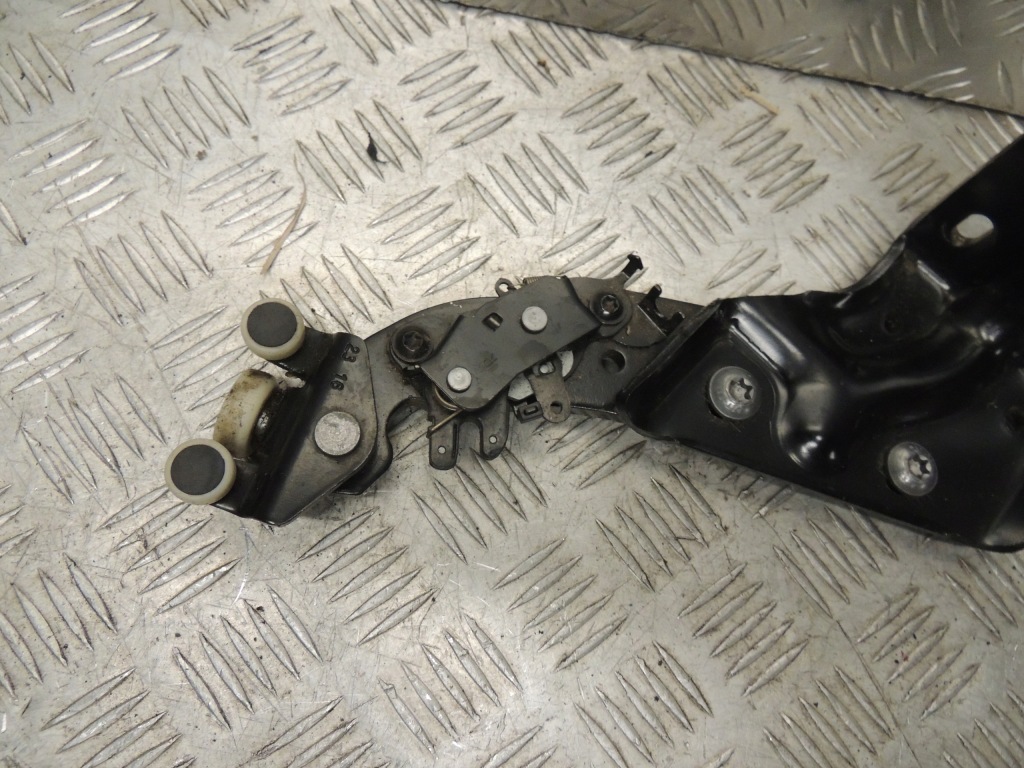 фото №3, Mercedes w447 ролик двері правий задня a4477600147