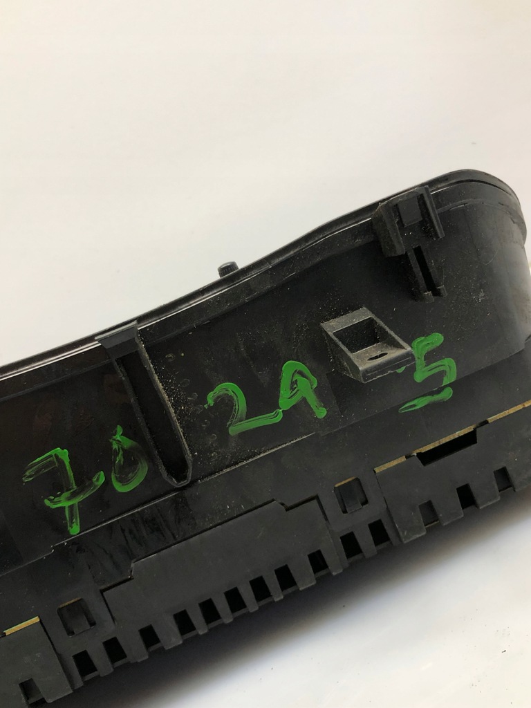 фото №11, Счетчик приборы volkswagen оригинальный номер 6q0920801m