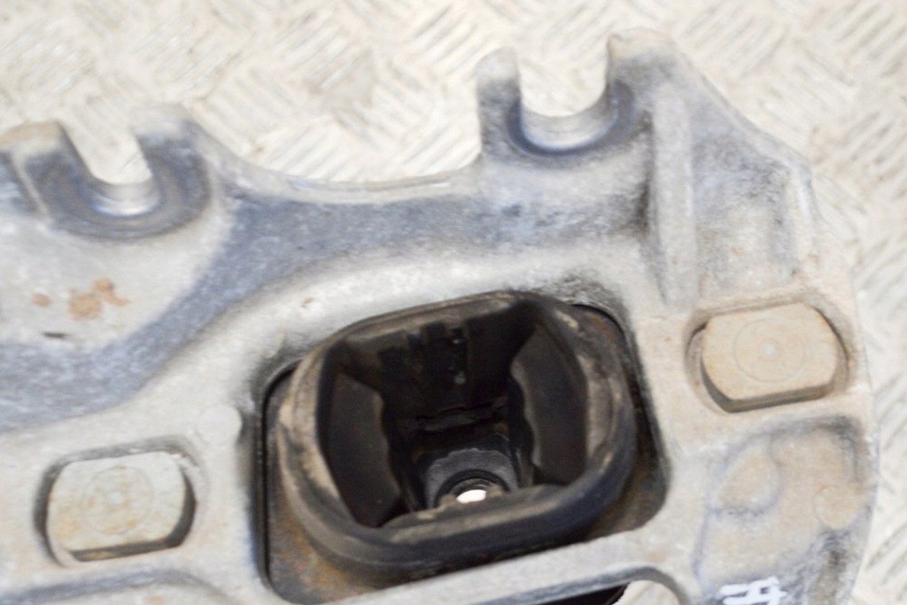 фото №5, Renault zoe bfm 65kw левая сторона крепления двигателя 112223722r 112205217r 20