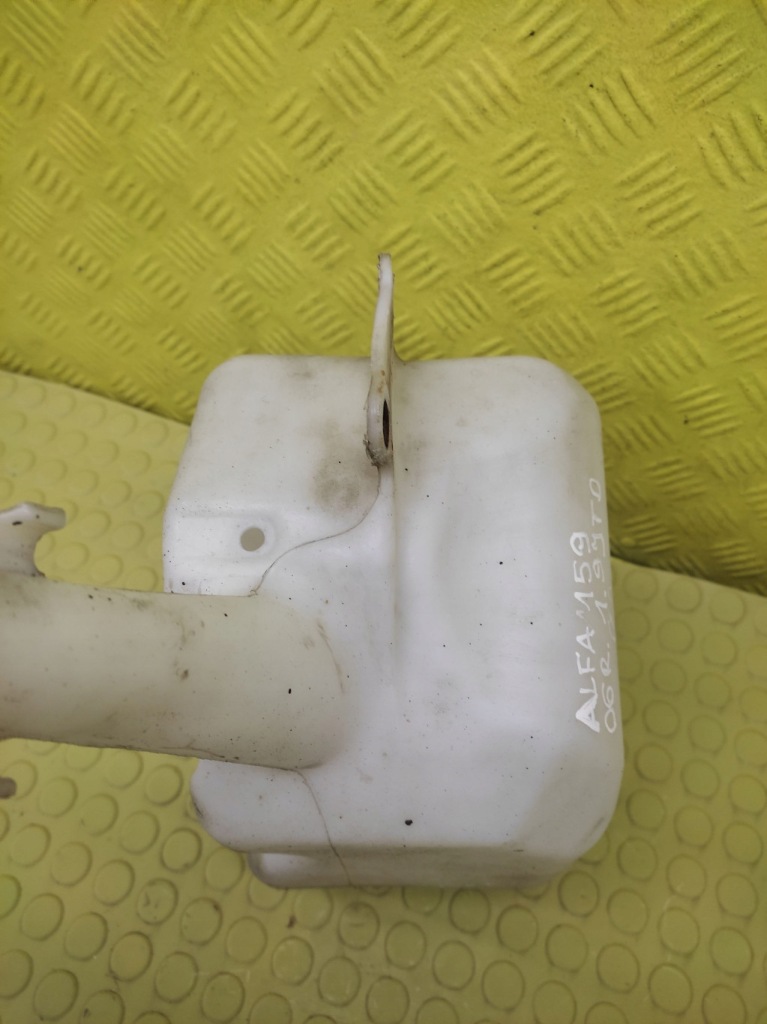 Alfa romeo 159 1.9 jtd бачок омывателя в Украине