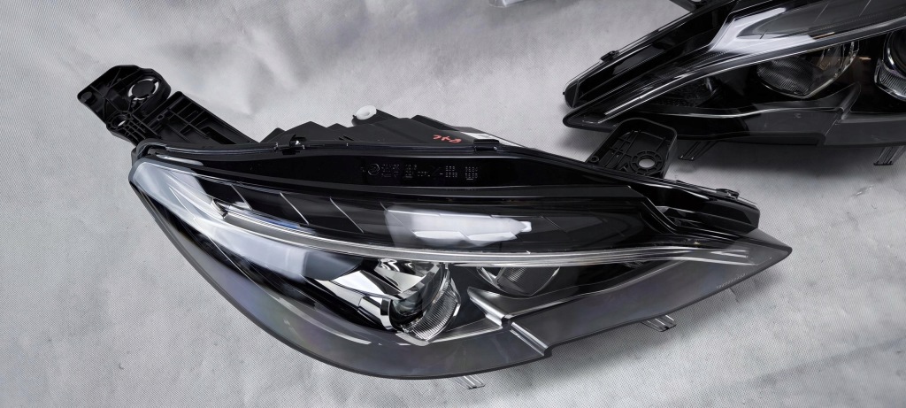 Peugeot 308 t9 рестайлинг  правый левый фара h7 + led 9816990580 9816990680 Киев