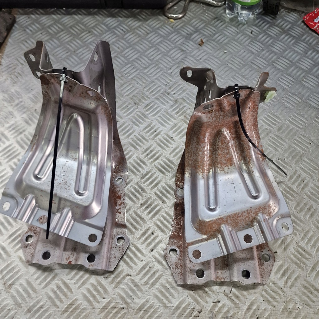 фото №4, Распорка чашка багажника lancer viii x evo