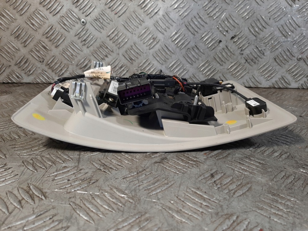 Купити Chevrolet silverado 12r лампа стельовий кабіни 22780471 22784269